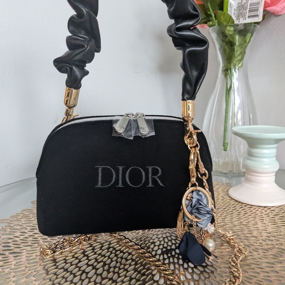Dior - Picture 1 of 16